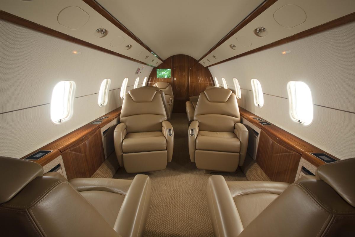 Challenger 300 view for Delaware charter
