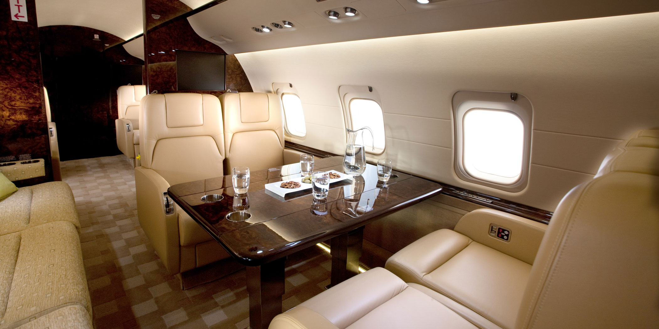 Challenger 850 cabin for Delaware charter