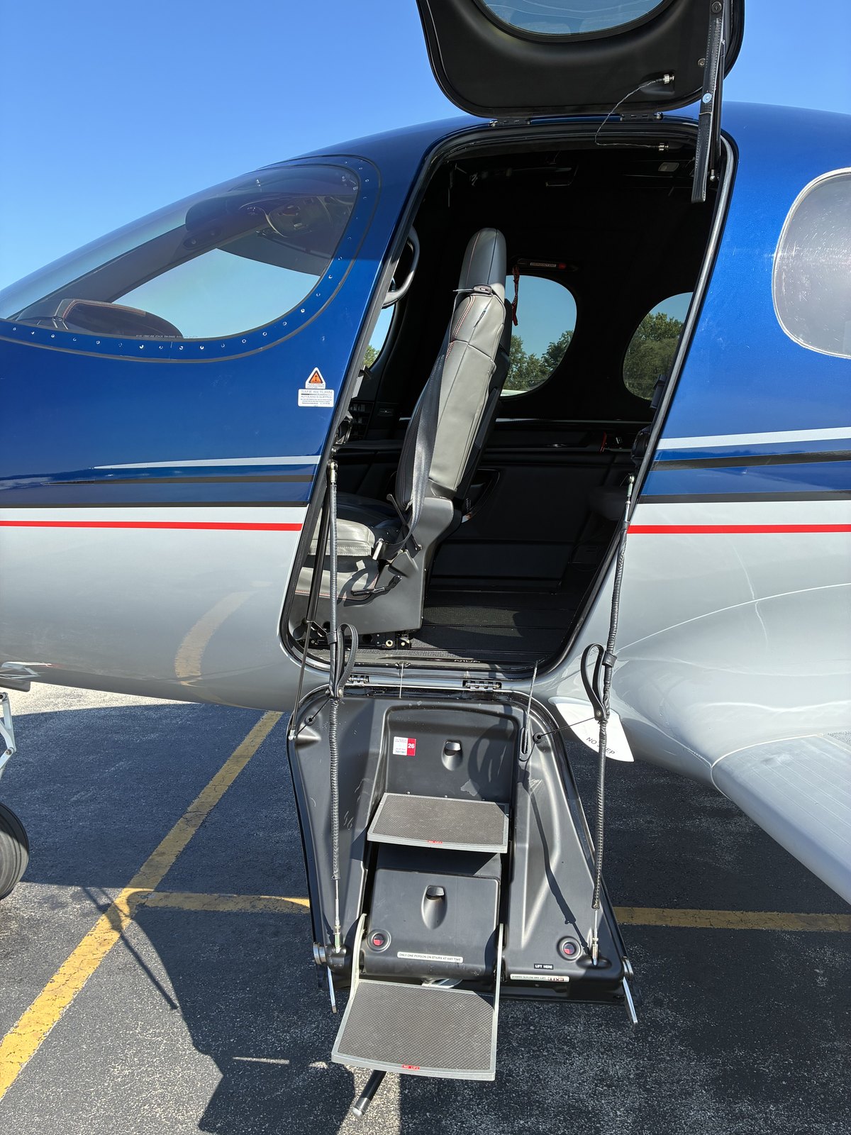 Cirrus Vision Jet SF50 cabin door and air-stair for Delaware charter
