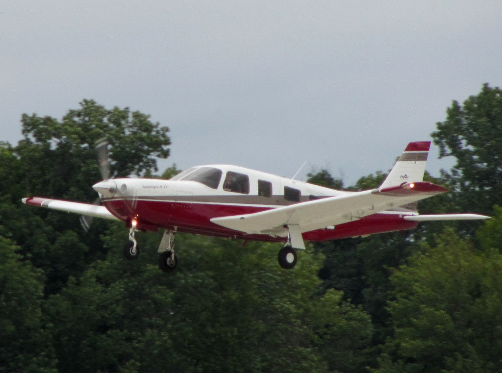 Delaware Piper Saratoga PA-32R Charter